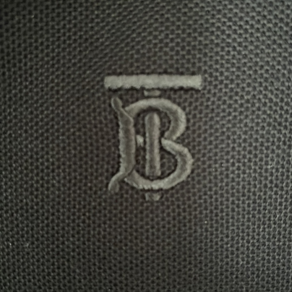 Burberry men’s polo shirt 👕 ❤️size medium